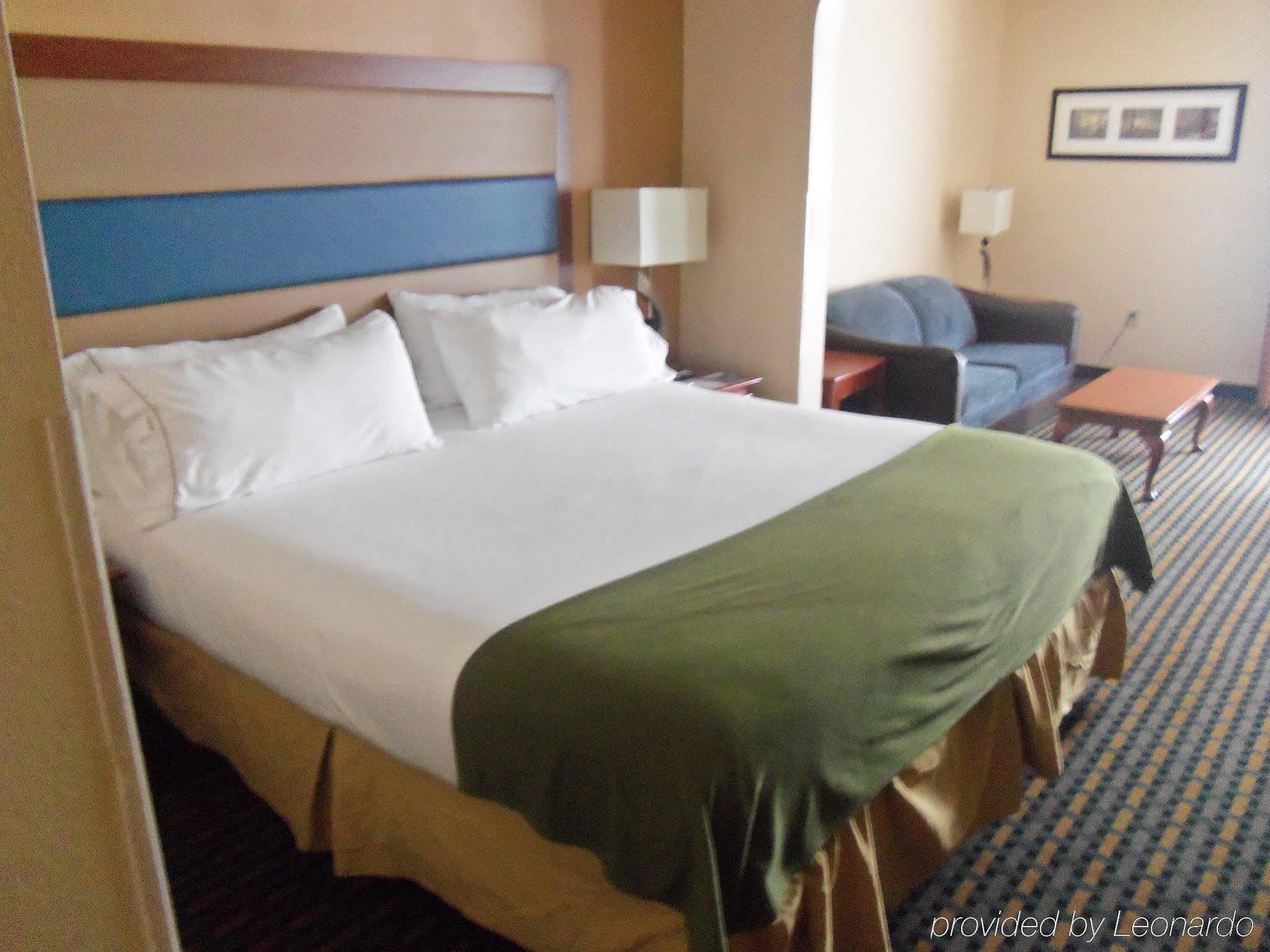 Holiday Inn Express Hotel & Suites Sanford By Ihg Exterior foto